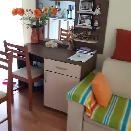 아파트 Apartament By The Sea For 6 Persons 엘레니테